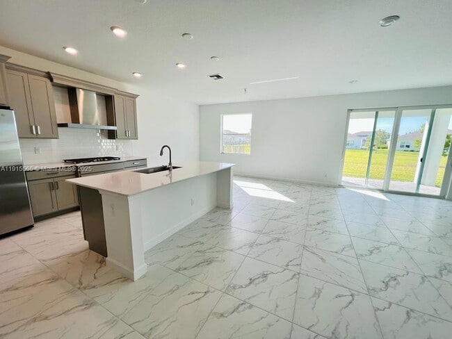 Photo - 1079 Haywagon Trl