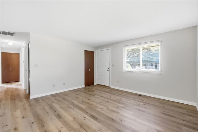 Photo - 6537 Highbury Rd