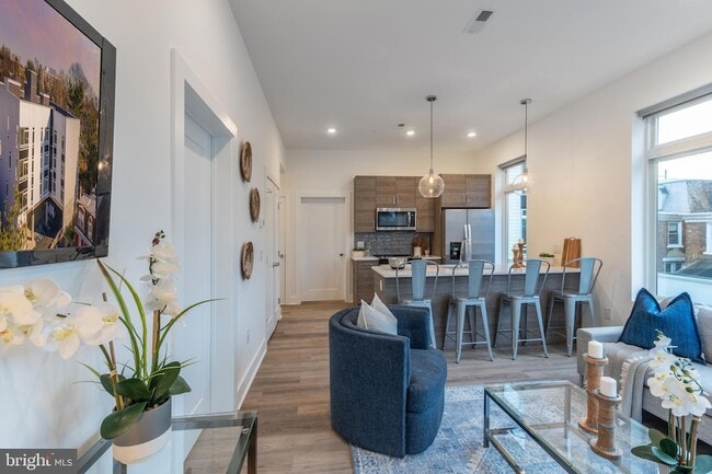 Photo - 5545 Pulaski Ave Unit 307