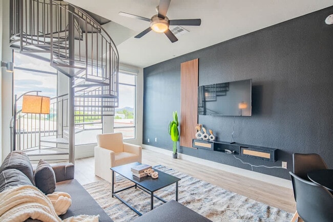 Building Photo - 15501 N Dial Blvd Unit ID1263151P