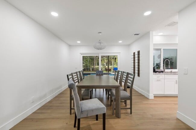 Photo - 12151 Old Country Rd N