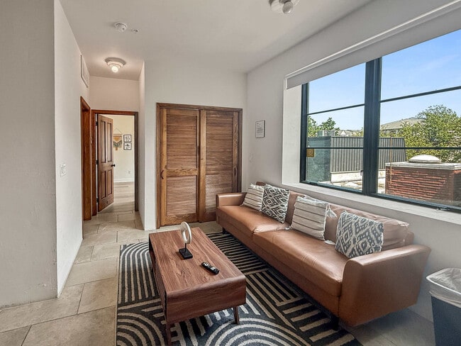 Building Photo - 309-11 South St Unit ID1055804P