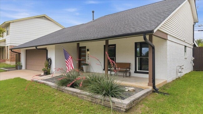 Photo - 208 Skyloop Dr