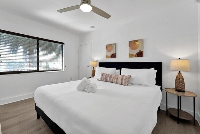 Photo - 333 Walnut St Unit ID1312669P