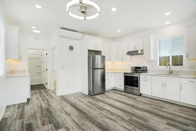 Photo - 2077 Grove Ave