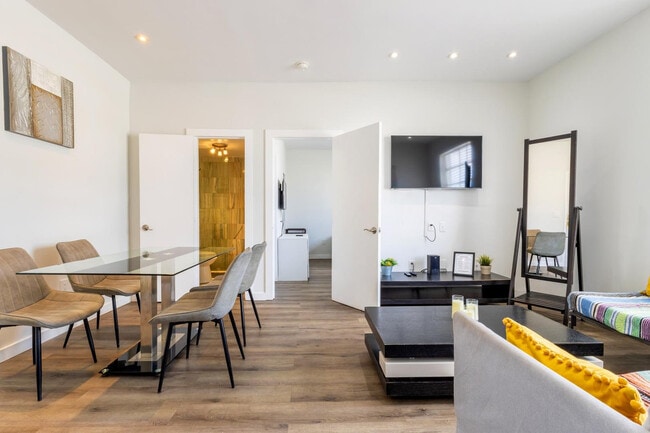 Building Photo - 750 Collins Ave Unit ID1239373P