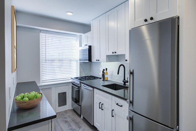 Premium Package Tier 05 Kitchen - The Parkwest Apartments