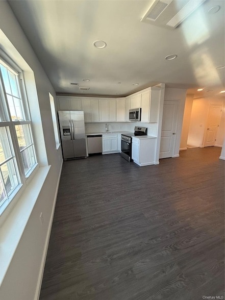 Photo - 3-38 B 46 St