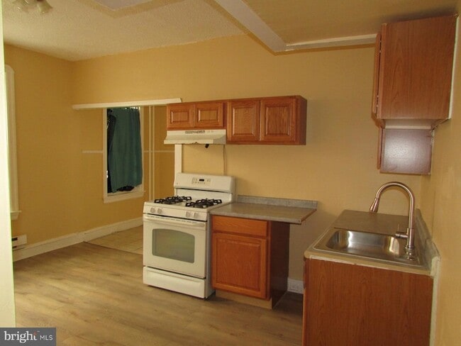 Photo - 412 Lindley Ave