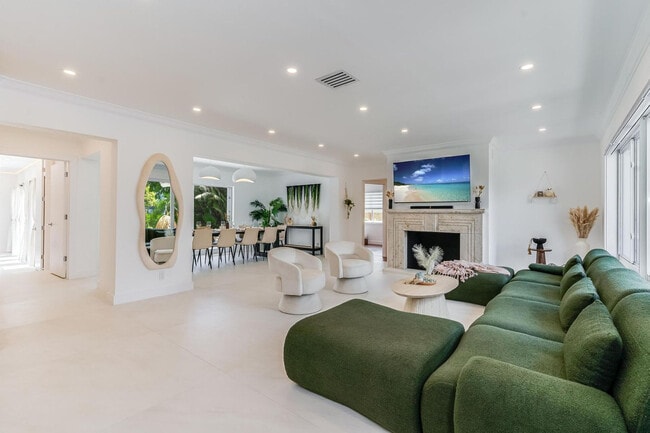 Photo - 616 NE 16th Terrace Unit SI FL1-ID1475652P