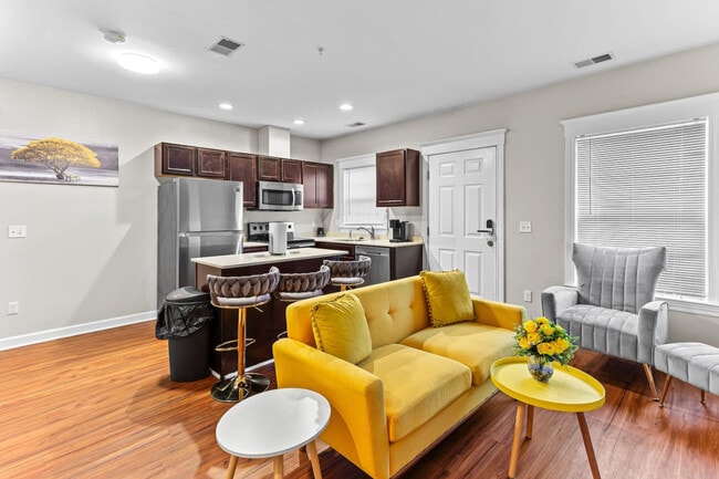 Building Photo - 701 E Kirby St Unit ID1228637P