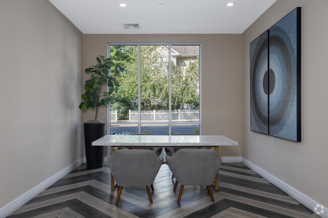 Lobby Lounge - Harbor Landing