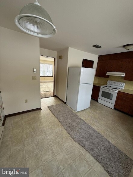 Photo - 228 W 8th St