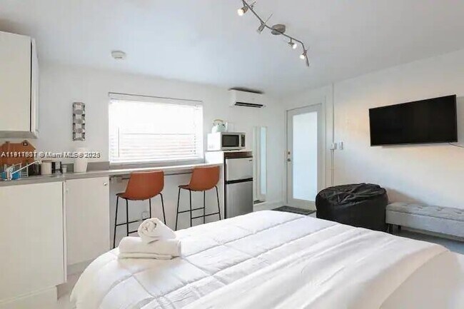 Photo - 1100 NE 1st Ave.