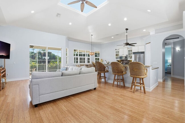 Photo - 3011 Pine Tree Dr Unit ID1364127P