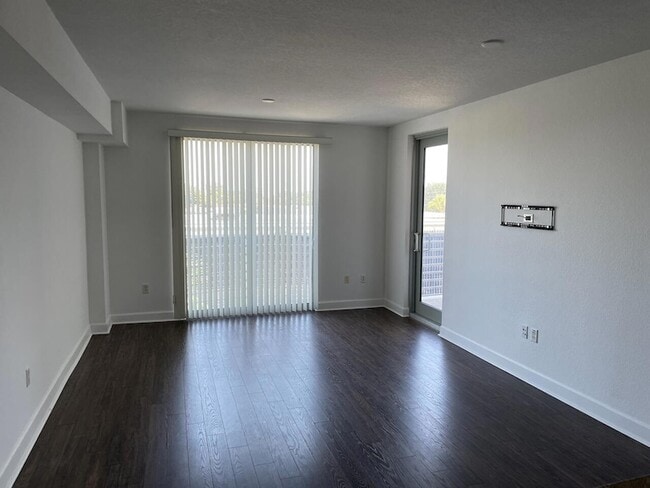 Building Photo - 1830 Radius Dr Unit 307