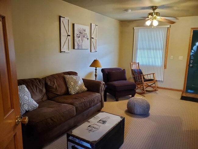 Photo - 325 S Clark St