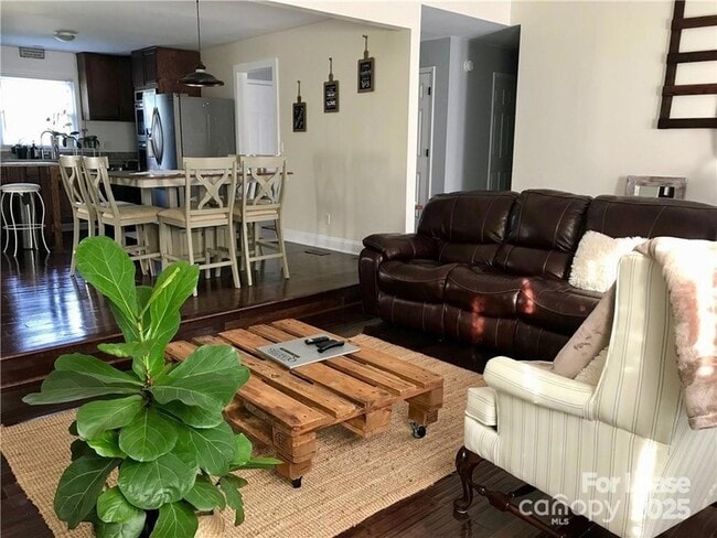 Building Photo - 501 Vista Grande Cir