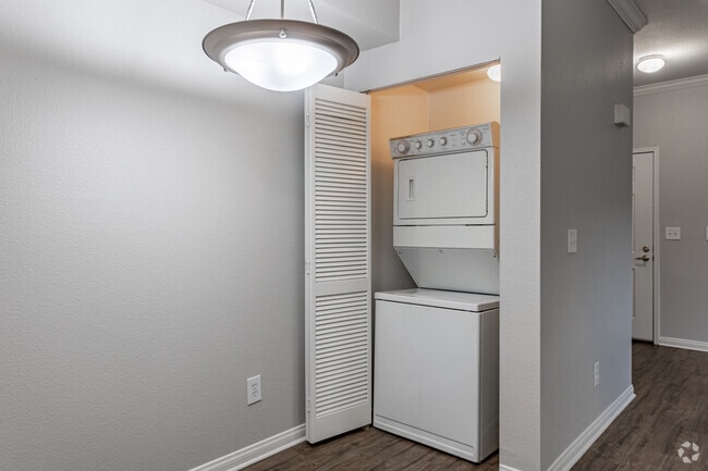 1BR, 1BA - 741SF - The Hills at Quail Run Apartment Homes