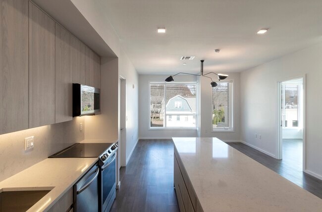 Building Photo - 104 Baker St