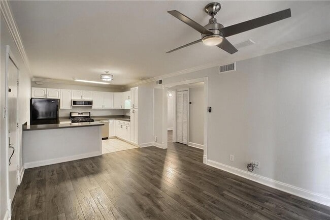 Photo - 1304 Summit St Unit 107