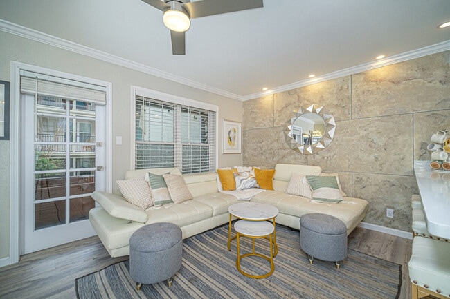 Building Photo - 910 Duncan Ln Unit ID1385483P