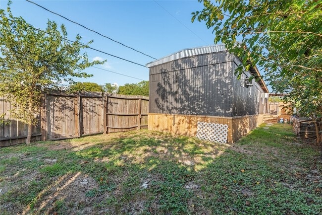 Photo - 403 Avenue E