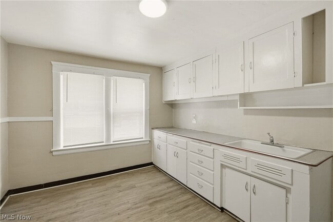 Photo - 515 E 143rd St Unit Upstairs
