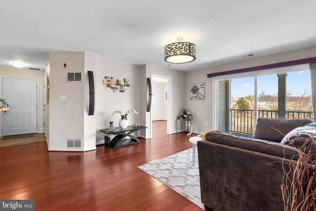 Building Photo - 13304 Kilmarnock Way Unit A