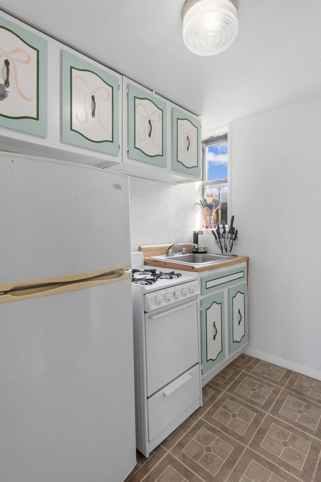 Photo - 402 E 11th St Unit ID1273834P