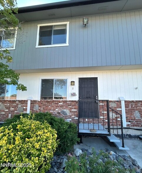 Building Photo - 1410 E 9th St