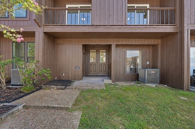 Photo - 3240 Poe Dr