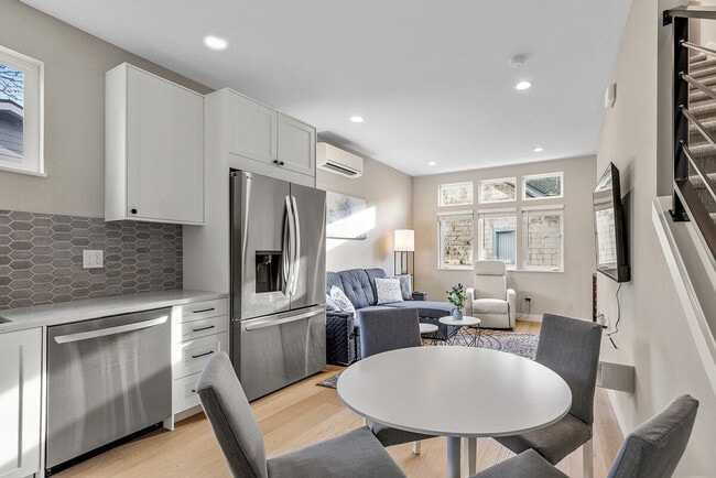 Photo - 305 18th Ave Unit ID1366636P