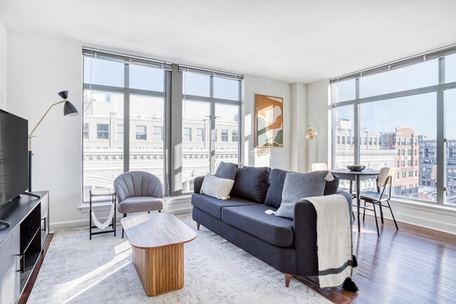 Building Photo - 400 8th St NW Unit FL11-ID1231