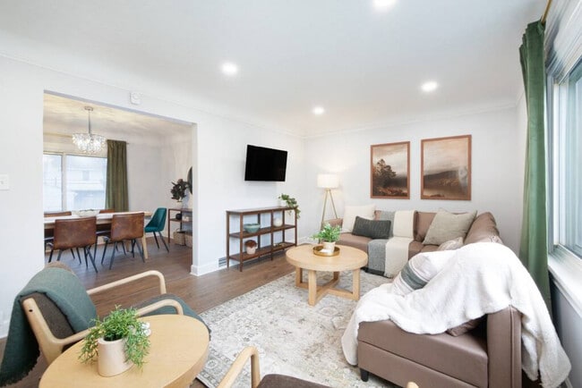 Building Photo - 3544 Tuttle Ave Unit ID1061193P