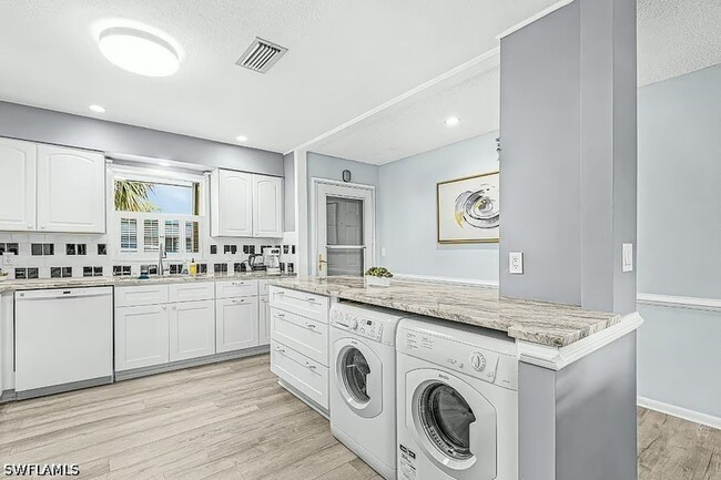 Photo - 600 Valley Stream Dr Unit F8