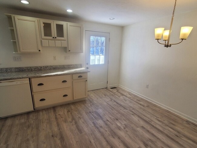 Photo - 112 Front St