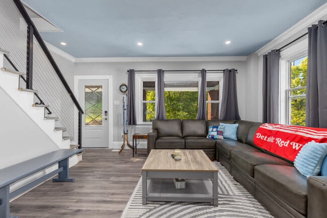 Photo - 21 Coldbrook St NE Unit ID1364139P