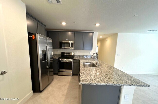 Photo - 904 Cascade Range Dr