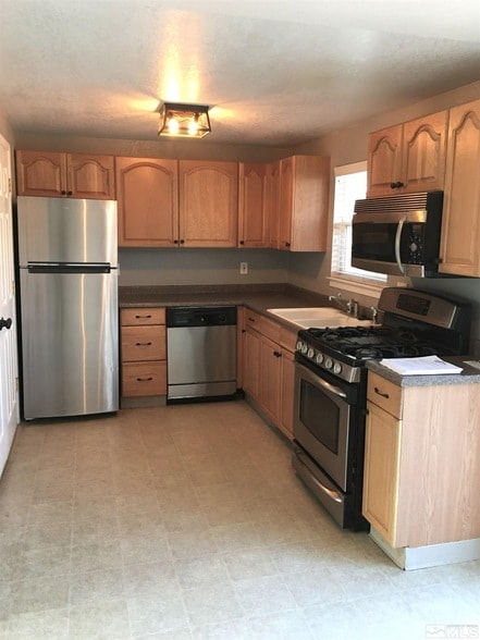 Photo - 405 Kess Way