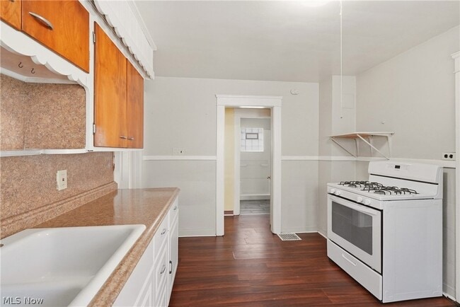 Photo - 515 E 143rd St Unit Downstairs