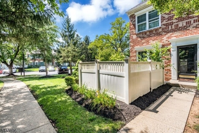 Photo - 10 Brighton Way