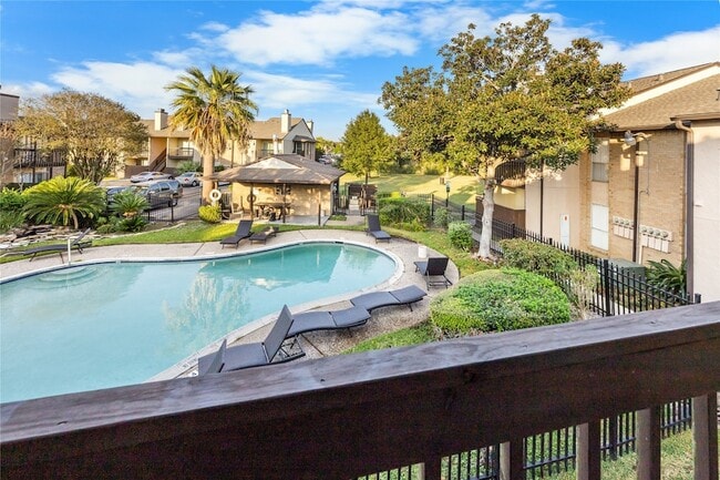 Building Photo - 1500 Bay Area Blvd Unit 138