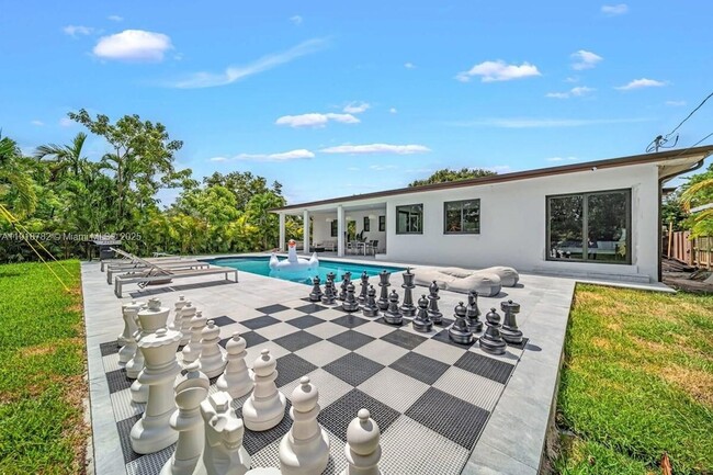 Photo - 305 NW 124th St