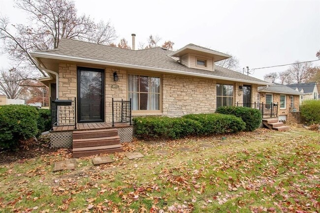 Photo - 4933 Woodland Ave