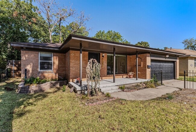 Photo - 1351 Dell Oak Dr