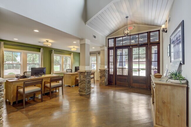 Leasing Office - Wynnwood Vinings Apartments - Wynnwood Vinings