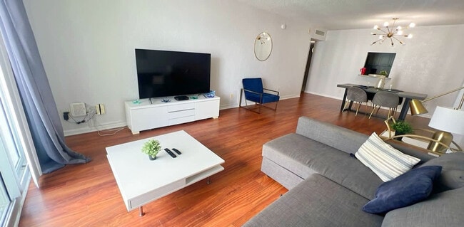 Building Photo - 19370 Collins Ave Unit FL10-ID1302362P