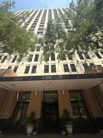 Building Photo - 1255 S State St Unit 1614