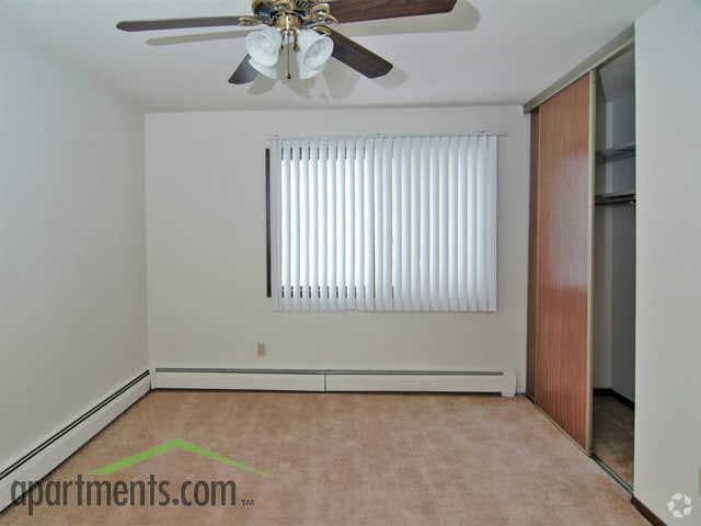 Bedroom - Shelard Village Apartments